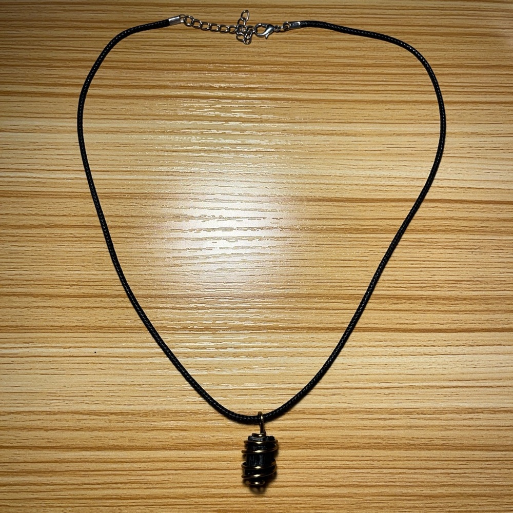 Elegant Black Pendant Necklace
